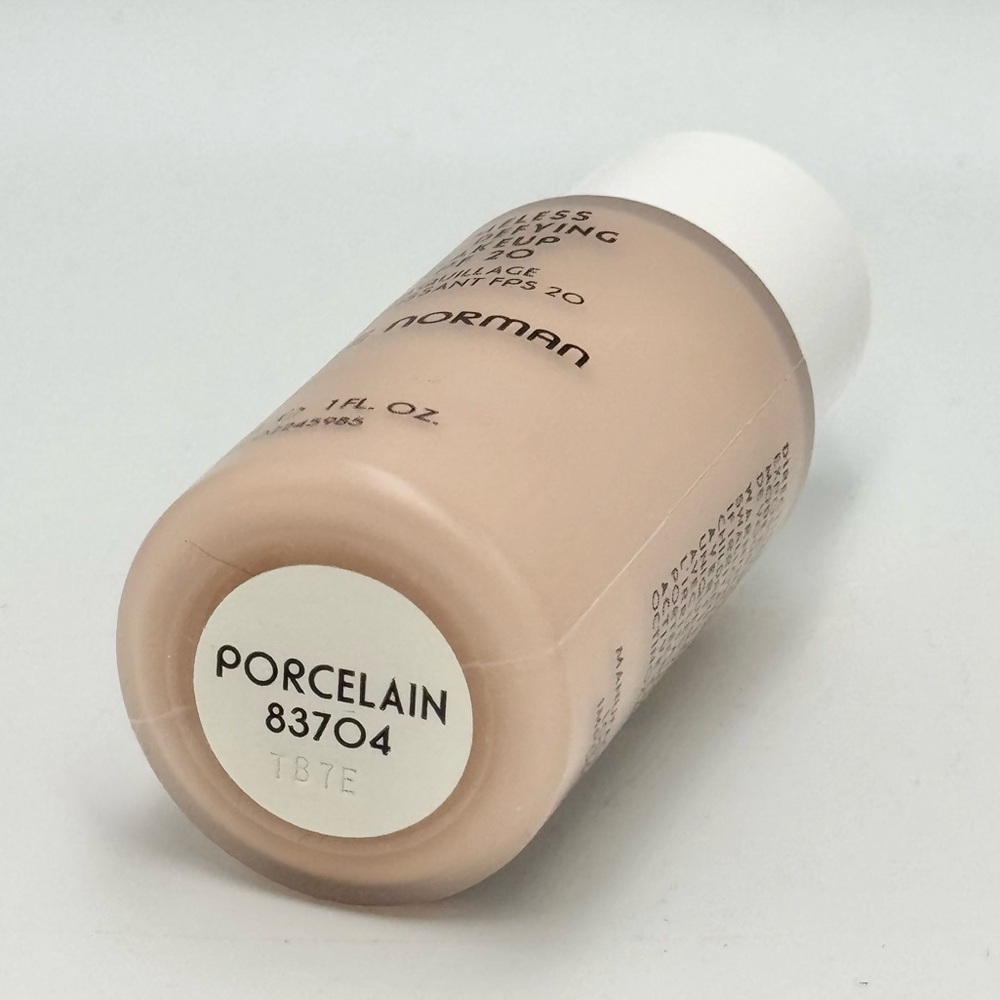 Merle Norman Timeless Age-Defying Makeup Porcelain 1 fl. oz. - Picture 3 of 3